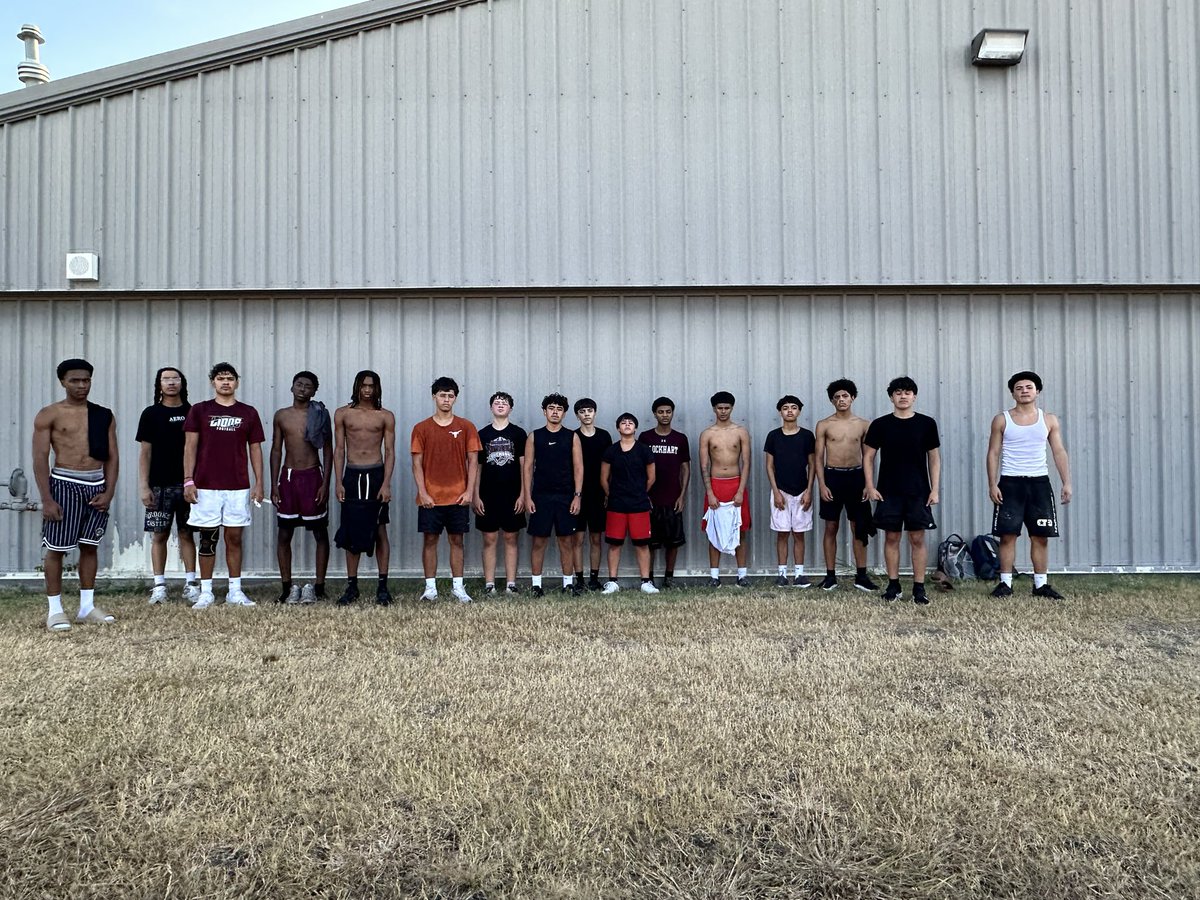 LockhartMbb's tweet photo. Early morning conditioning GRIND!! ๐ค @OnePrideLHS #LockedInForLockhart #SlowGrind https://t.co/lg7v5f7ARY