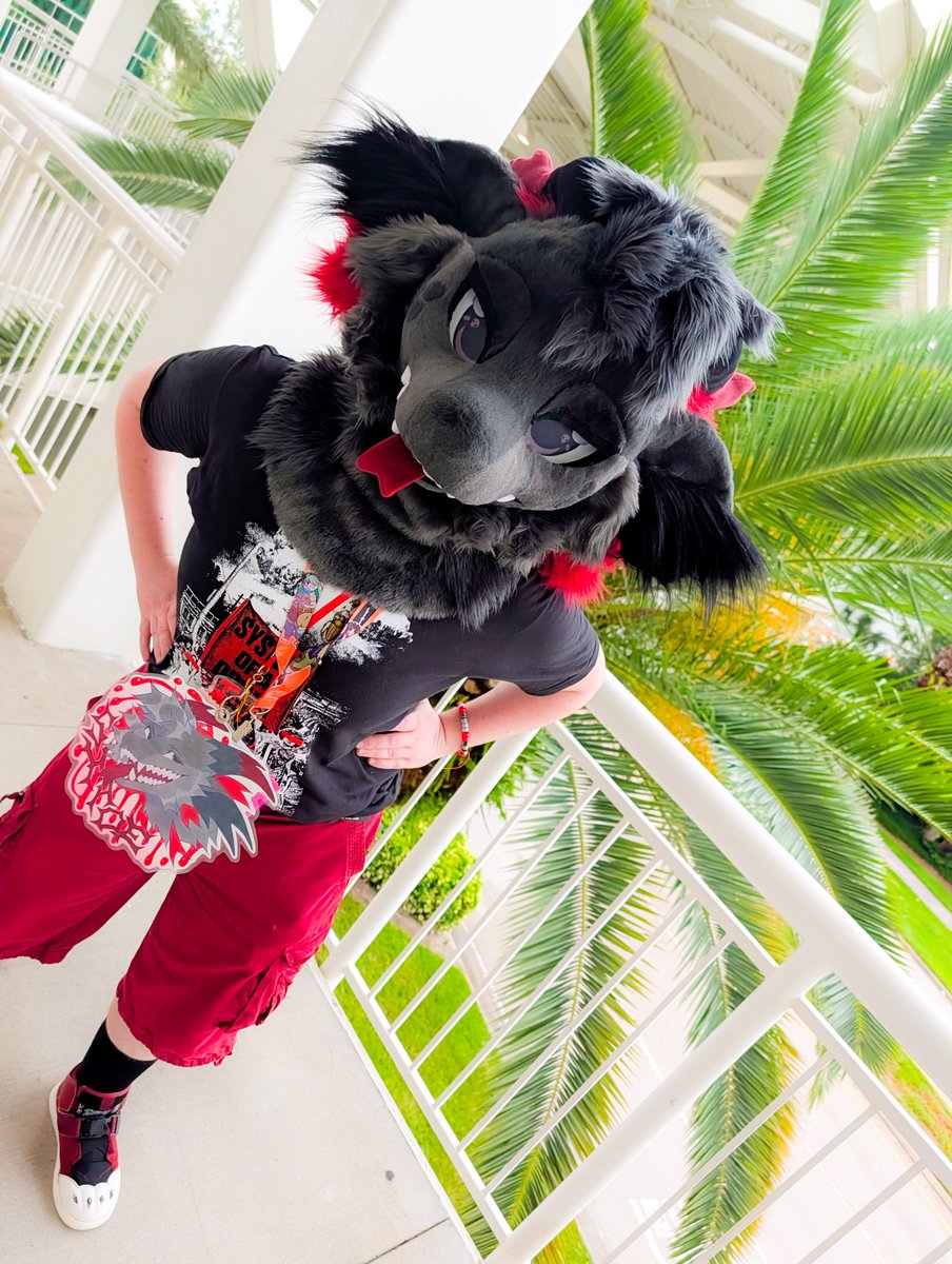 crafterspaniel's tweet photo. A few pictures of my most recent suit I finished last month:3 https://t.co/sY3BTjgC6z