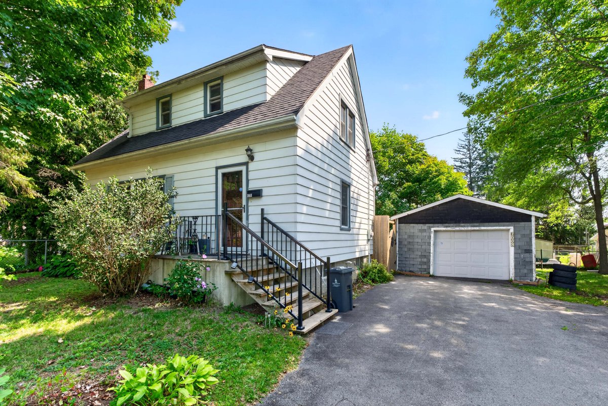 Sher417's tweet photo. Combo price just reduced on 1666-1668 Victoria Street! Check it out, and come to our open house on Sunday 2-4! More details in the flyer. https://t.co/XPBIfNJRcR #ygkrealtor #ygkrealestate #househunting #investmentproperty #kingstonontariocanada #kingstonontario #SuttonGroup https://t.co/21docxNz13