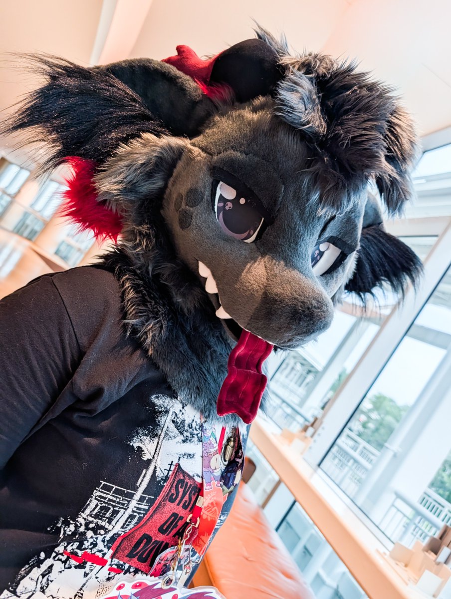 crafterspaniel's tweet photo. A few pictures of my most recent suit I finished last month:3 https://t.co/sY3BTjgC6z