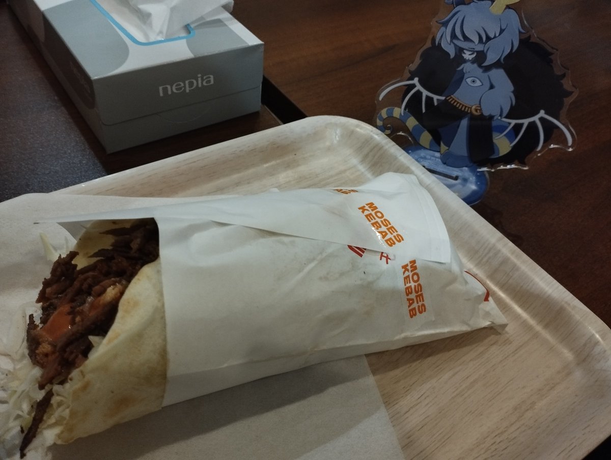 ness_zip's tweet photo. 3人でケバブ喰ったで(2シャワルマ) https://t.co/B0GccKxLtr