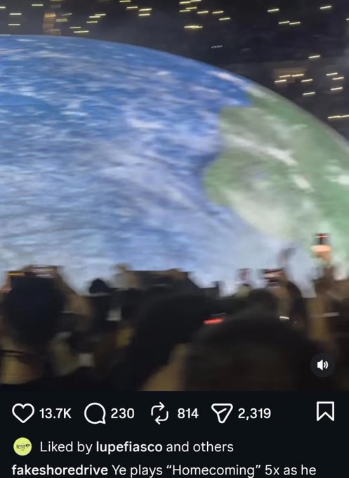 YeUpdatesAR's tweet photo. Lupe Fiasco liked a clip of Ye performing "Homecoming" at Soldier Field 🗣️
Chicago legends supporting Chicago legends 🐐❤️‍ https://t.co/9gOc3jLbY4