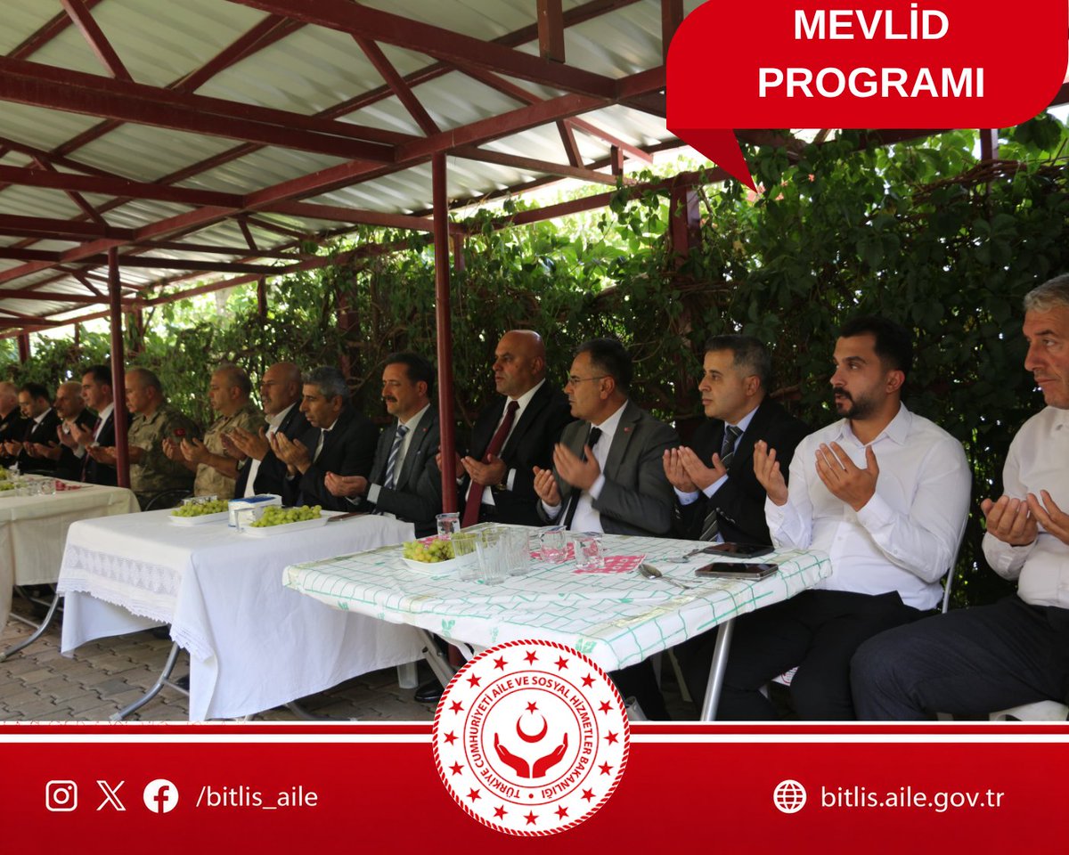 bitlis_aile's tweet photo. 📌 Şehidimiz Piyade Sözleşmeli Er Bünyamin Barlık İçin Mevlit Programı

Valimiz Sayın @ahmetkarakaya37, İçmeli Köyü’nde Aziz Şehidimiz Piyade Sözleşmeli Er Bünyamin Barlık için düzenlenen mevlit programına katıldı.

📍 İçmeli Köyü Camii’nde cuma namazının ardından Kur’an-ı Kerim tilaveti okunarak şehidimiz ve tüm şehitlerimiz için dualar edildi.

Sayın Valimiz, tüm şehitlerimize Allah’tan rahmet, yakınlarına sabır ve başsağlığı dileyerek milletimizin birlik ve beraberliğinin daim olması temennisinde bulundu.

Programa; Tatvan 10. Komando Tugay Komutanı Sayın Tuğgeneral Haşim Bildiş, Vali Yardımcısı Sayın Tarık Safa Kahveci, İl Emniyet Müdürü Sayın Koray Şensoy, İl Jandarma Komutan Vekili Sayın Albay Sedat Bilgin, İl Genel Meclis Başkanı Sayın Medet İlbars, İl Özel İdaresi Genel Sekreteri Sayın Adem Aydoğdu, İl Müdürümüz Vefa Akdoğan, Tarım ve Orman İl Müdürü Sayın Ramazan Çolak ve ilgili kurum müdürleri katıldı.
@tcailesosyal @BitlisValiligi @ashb_sehitgazi