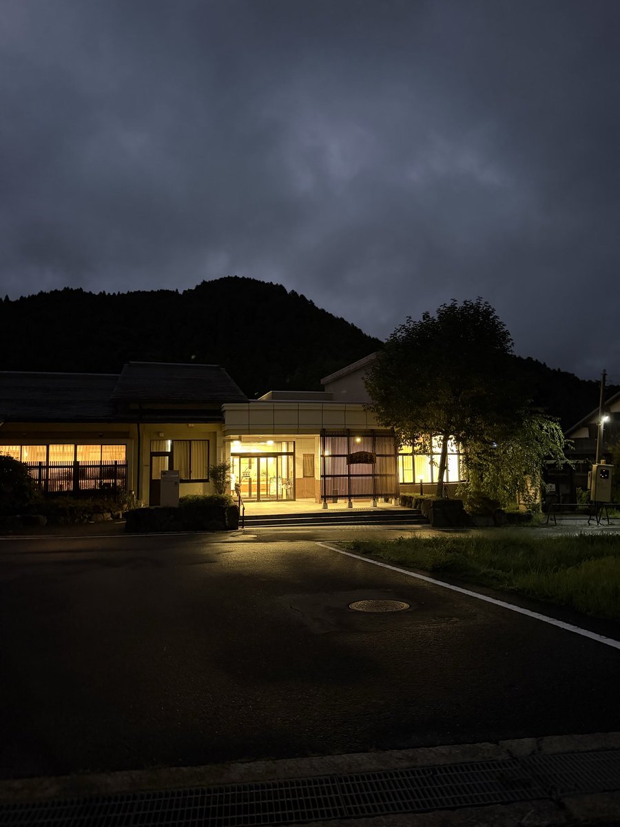 NissyanT's tweet photo. 9/4
雨なので林業はお休みです。良いのか悪いのか、人それぞれですが…
9:00になったので、ホームセンターに掃除用具と、リフォーム材料を買いに行って見る。
目当のモノはなかったので、Amazon様で見てみます。大理石柄のカッティングシート！
シンクの掃除を少しして、阿波温泉に行きましたとさ https://t.co/PLYy6UMvRb