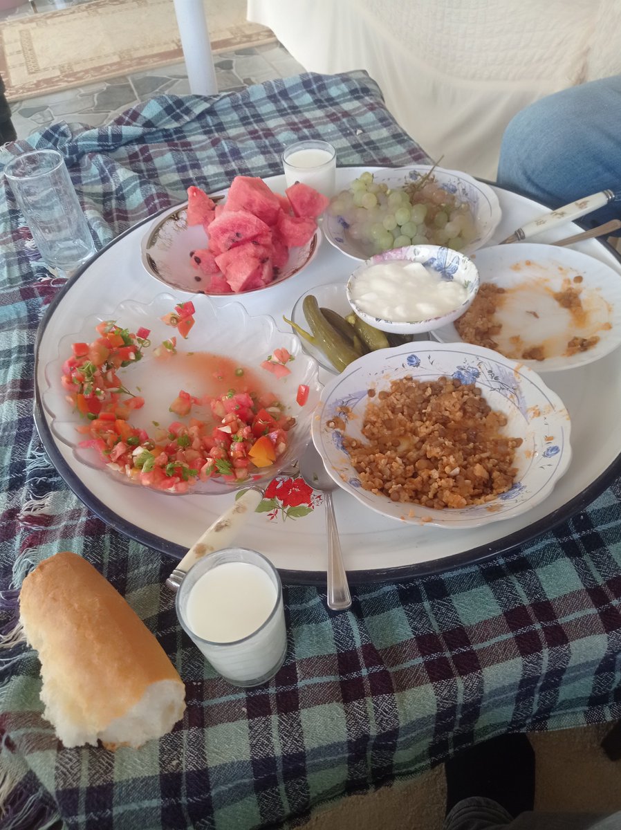 ErTunga96970314's tweet photo. işte mutlu bir yemek https://t.co/TrdLjev3uY