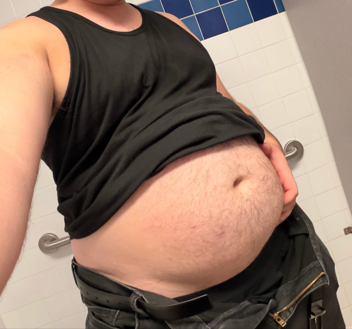 Dad_Bod_Thicc's tweet photo. Repost to kiss the belly 😘 https://t.co/AnTSXCIOJj