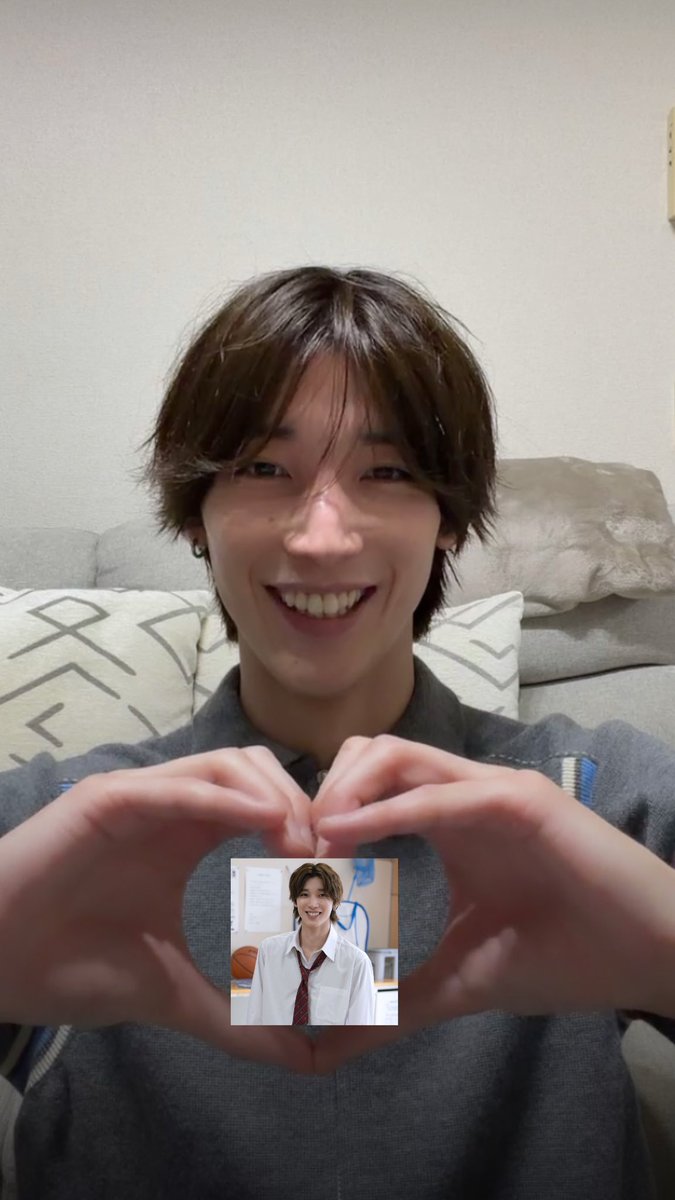 na_skk9's tweet photo. ハート作るのに手こずってる亮翔さんかわいかったWWWWWW同時視聴たのしかったありがとう😭☆❣️
#陽キャ集団  #四坂亮翔 https://t.co/YvBCz4ncjf