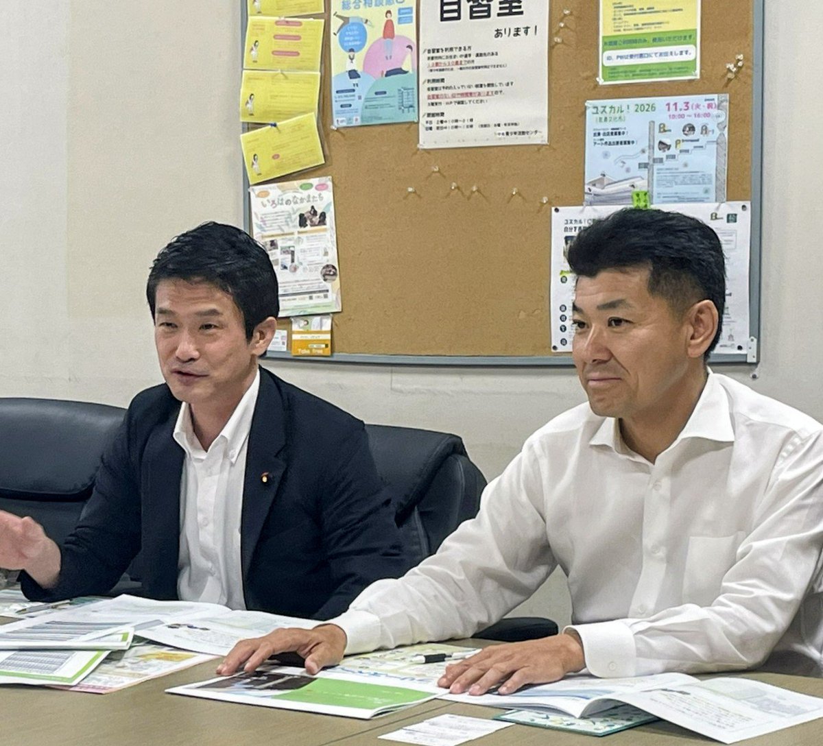 izmkenta's tweet photo. 枝野前代表から立憲民主党代表を引き継いだ時、心に宿ったのは「党は公器だ」という思いでした。

党は個人のものではない。途切れさせるべきではない。次につないで価値を高める。仲間の活躍の場を増やし、次に引き継ぐ。
それが組織を強くする。
その思いでした。信頼に足る党をつくらねば。 https://t.co/raVl4D9SWV