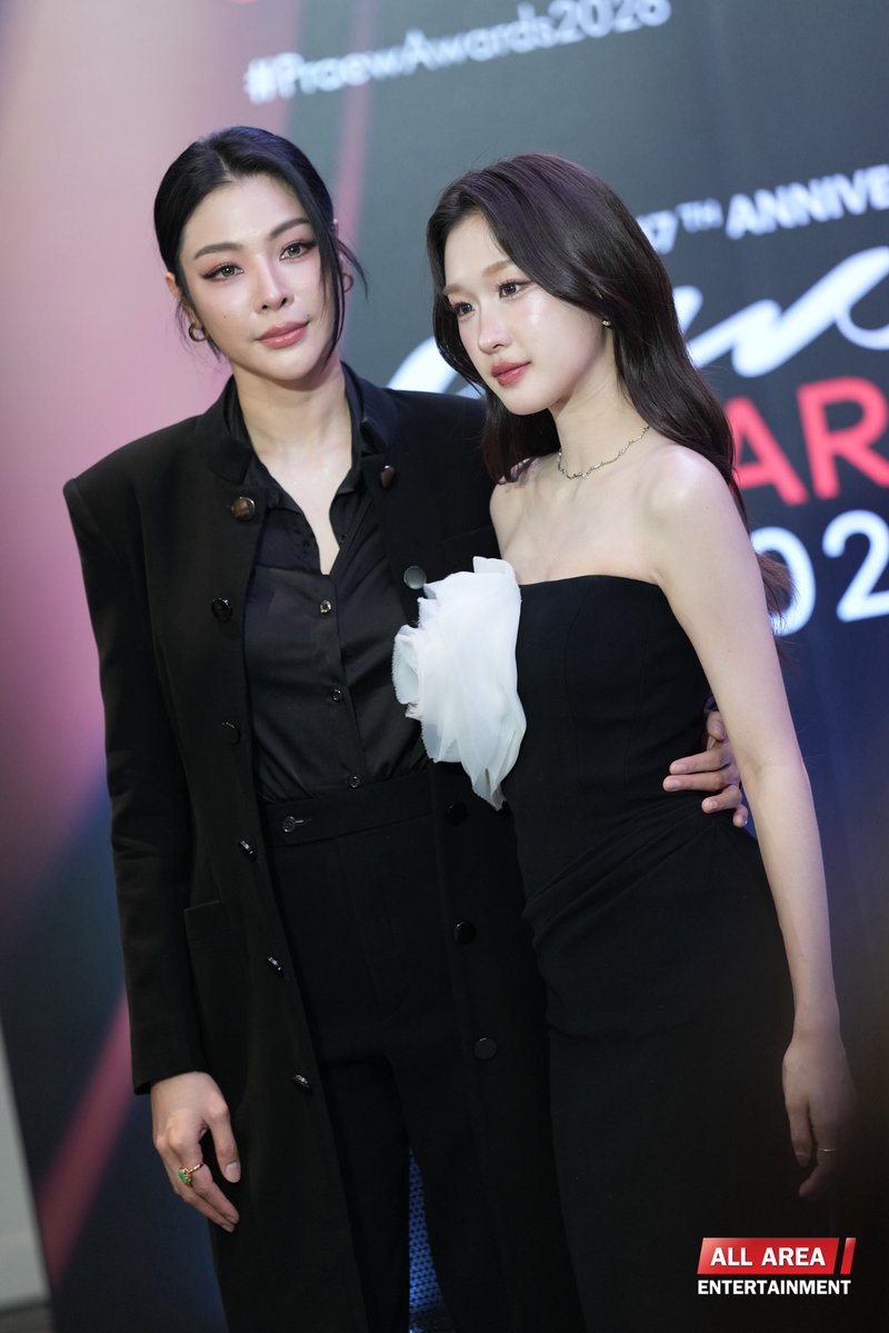allarea_ent's tweet photo. “ฝ้าย-อะตอม” ร่วมเดิน Black Carpet ในงาน “Praew Awards 2026”

FAYEATOM PRAEW AWARDS PARAGON
#SiamParagonxPraewxFayeAtom 
#FayeAtom #FayePeraya #AtomPariya 
#PraewAwards2026 https://t.co/jdlWt0rOVy