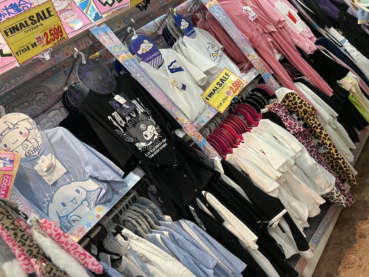 neloweek's tweet photo. 可愛い服がたくさん😍 https://t.co/qEI2a6Wkhx