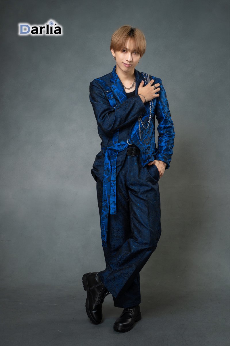 darlia_official's tweet photo. 【NEW VISUAL解禁】

//
Darli’a 新衣装アーティスト写真✨
2人目は――   
\\

森嶋駿平 ／Morishima Shunpei

《100いいね+100リポスト》
達成で、次のメンバーを解禁！

そして最後には【GROUP ARTIST PHOTO 】を公開。

#Darlia #新衣装 #新ビジュアル #BLUEIGNITE https://t.co/iG6zkQcqlL
