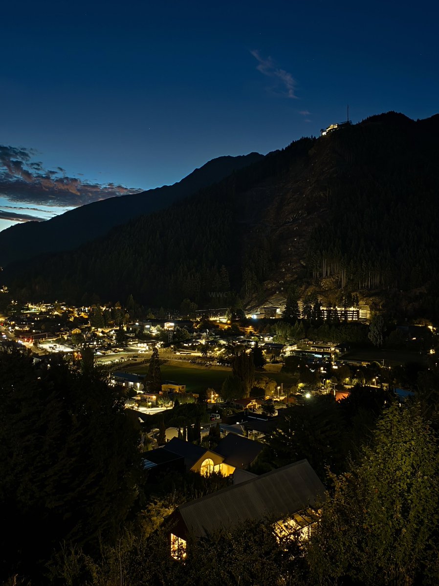 watchwec's tweet photo. Cozy lights meeting the cool mountain dusk.

#Queenstown #NewZealand https://t.co/NVxIsYCSak
