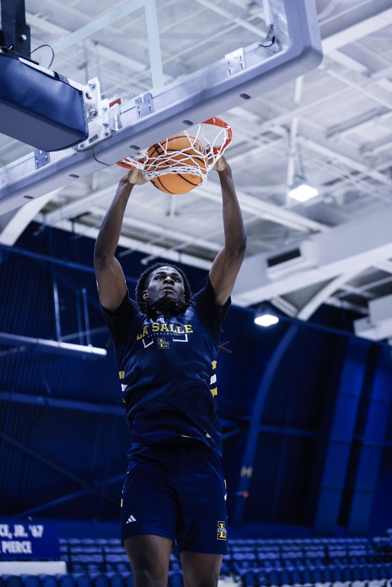 LaSalle_MBB's tweet photo. In Motion https://t.co/edMWMB6FHo