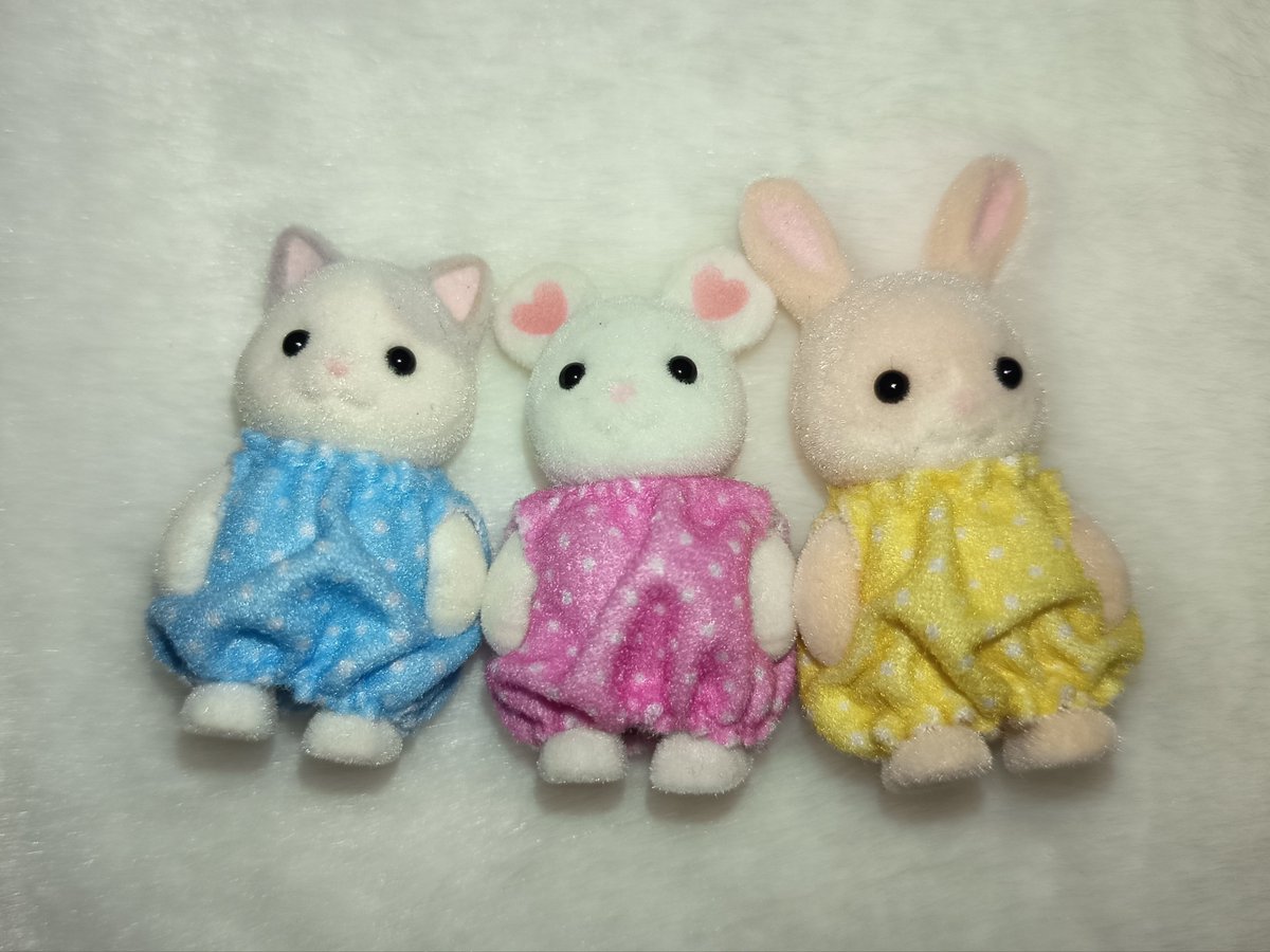 zahraesque's tweet photo. AKU JUGA PUNYAAAAAA SYLVANIAN FAMILIES 😭😭😭😭 BOLEH GA AKU MASUK GENG KALIAN 😭😭😭😭😭 https://t.co/vXt2iYiMNr