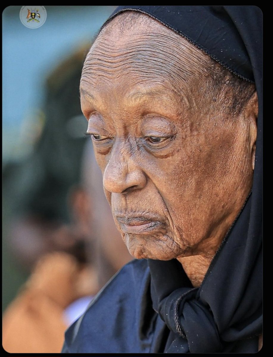 Iamkabareebe's tweet photo. This face carries a sorrow words cannot hold.

Princess Elizabeth Bagaya has known grief through three generations of the throne.

As a daughter, she mourned her father, Rukirabasaija Omukama Sir George David Matthew Kamurasi Rukidi III.

As a sister, she mourned her brother, Rukirabasaija Omukama Patrick David Matthew Kaboyo Rwamuhokya Olimi III.

And now, as an aunt and former Principal Regent to King Oyo, she mourns her beloved nephew, His Majesty Rukirabasaija Omukama Oyo Nyimba Kabamba Iguru Rukidi IV.

Three Kings of Tooro. Three profound losses carried within one heart.

In this moment, we see beyond the Princess and the Regent. We see a daughter, a sister and an aunt upon whose heart grief has fallen once too often.

May God hold her gently, strengthen her weary heart and carry her through this unbearable season. 🙏🏽