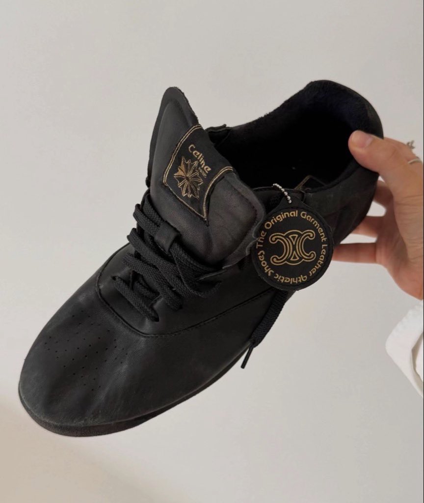 kasibookstyle's tweet photo. รองเท้าของน้องบุ๊คมาจาก Celine x Reebok
ซึ่งเป็นการคอลแลบที่เปิดตัวบน Runway CELINE Spring/Summer 2027 เป็นผลงานของ Michael Rider ในฐานะ Creative Director  ✨🤍👞

#CELINE @celineofficial 
#BookKasidet #kasibook https://t.co/ngcVn6QhRe