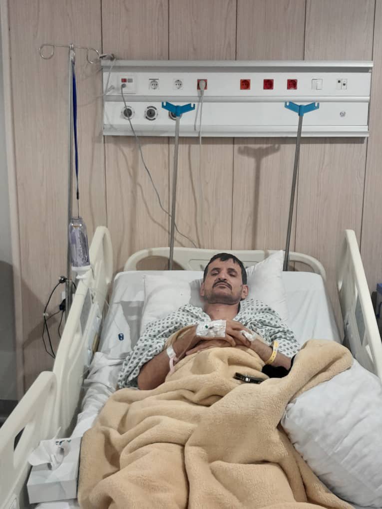 bonzerbarry's tweet photo. Khalid is a Yemeni father who recently traveled to Egypt to get a hip replacement procedure done for his femoral head necrosis. He spent everything he had to get relief from this excruciating pain and he's now stranded in Egypt and is being evicted. Please consider helping him get back to his family in Yemen, travel costs have risen since the war. This is a urgent and verified campaign.