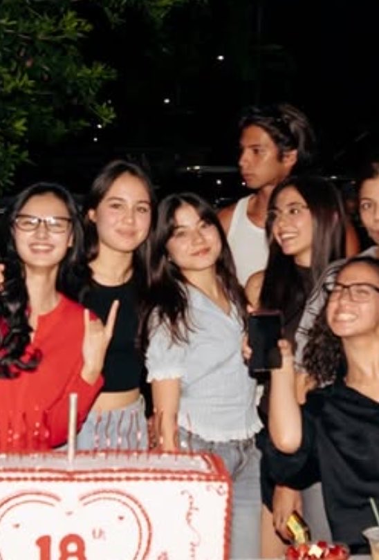 mumoraeyes's tweet photo. Happy birthday cece🫶🏻
spotted mora👀💙 https://t.co/GBCVJVr4Ye