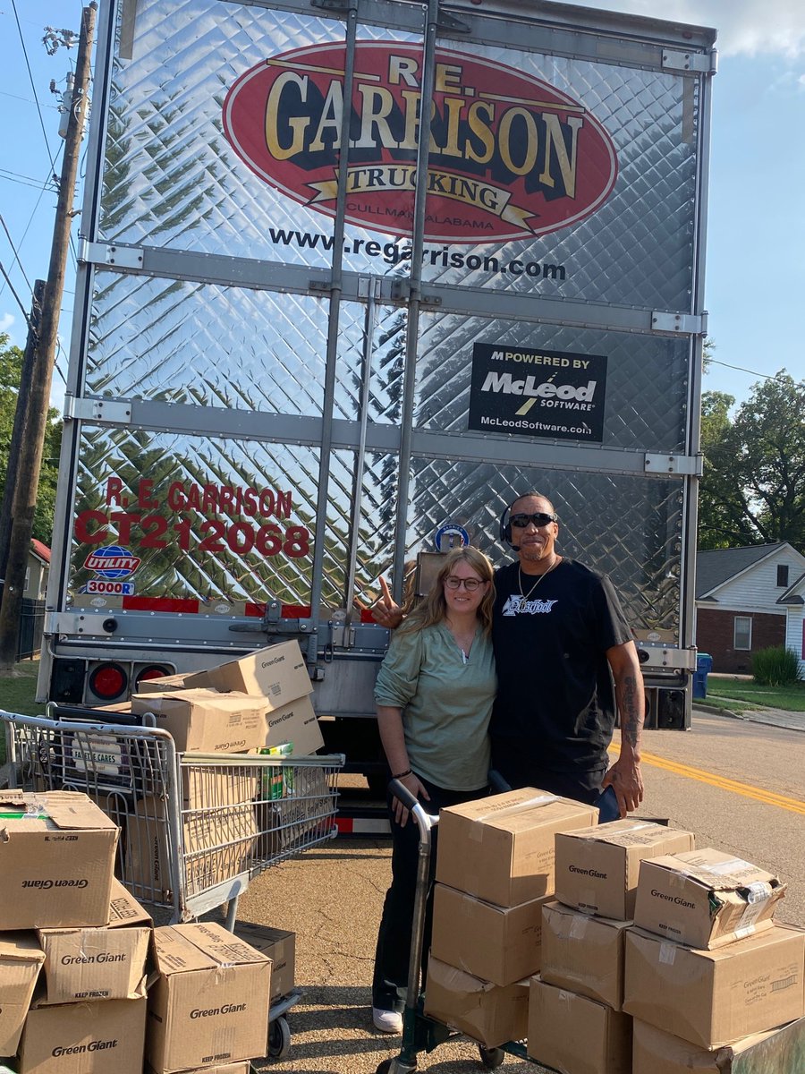 FayetteCares's tweet photo. 🌟 Huge Thank You to Marcus at R.E. Garrison! 💚
We're grateful to Marcus for his generous donation of frozen vegetables to our food pantry! Thanks to his quick action, perfectly good food was rescued from being wasted and is now nourishing those in need in our community. https://t.co/YcgQj5A5ej