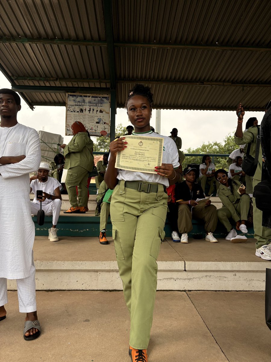 communityspecc's tweet photo. This certificate is for my mom who borrowed money to get me a jamb form 2018! https://t.co/XVm0ITEzMR