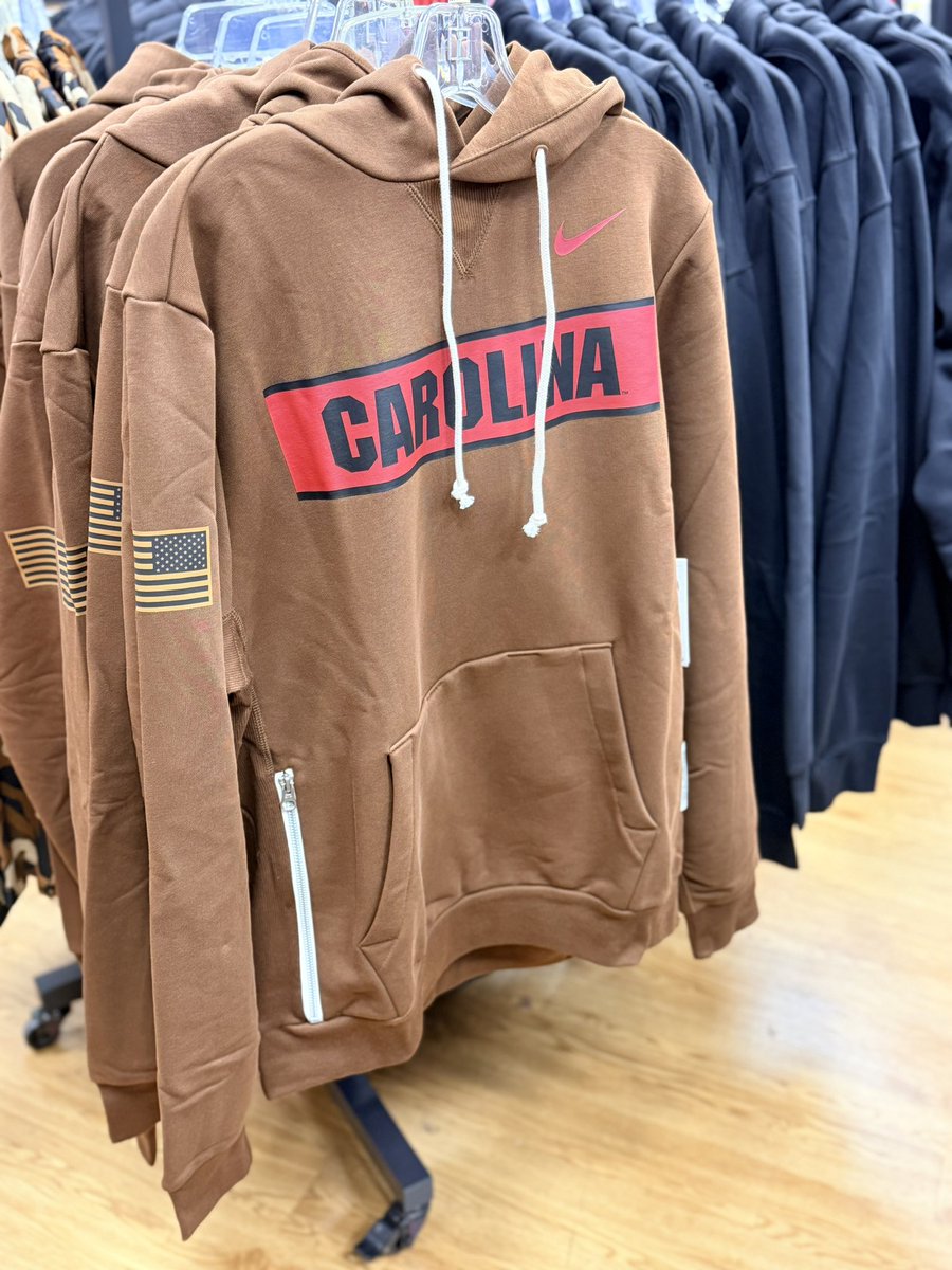 GamecockTrad's tweet photo. 🇺🇸🇺🇸🇺🇸NIKE ON-FIELD APPAREL🇺🇸🇺🇸🇺🇸

Official NIKE Military Appreciation Gear is HERE‼️

We still have a few months before our Military Appreciation weekend, but official on-field gear is NOW INSTOCK!

Available in-stores later today🐔🤙🏈 https://t.co/YbiybQFC96