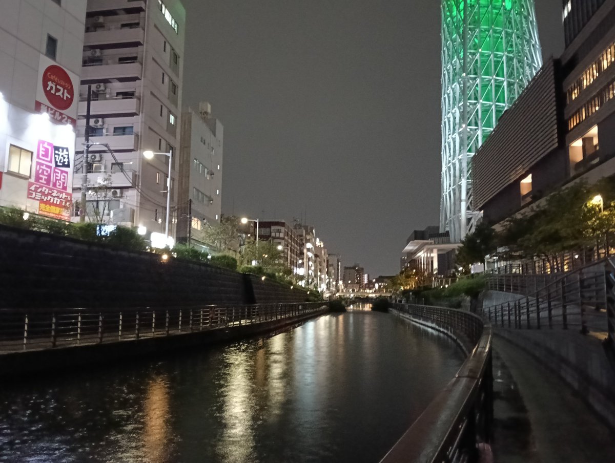 badmkd's tweet photo. 今日は会社帰りにハゼ釣りへ　
小さいハゼのアタリしかなく、
雨も降ってて苦戦...
でも、釣り上げた時の喜���は倍増 https://t.co/Enk1KLywef