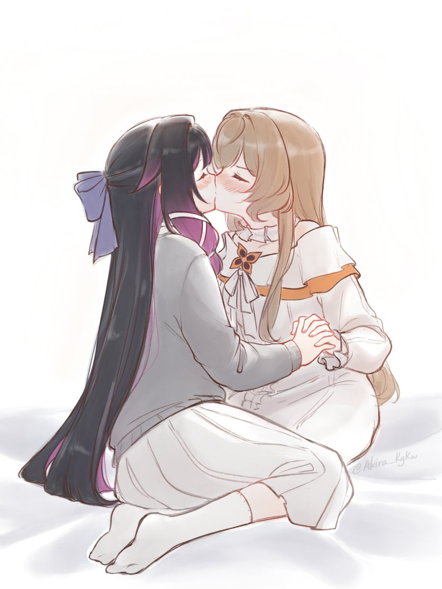 Akira_KgKw's tweet photo. “ Girlfriends kiss. ” https://t.co/N8I1iYrbJ9