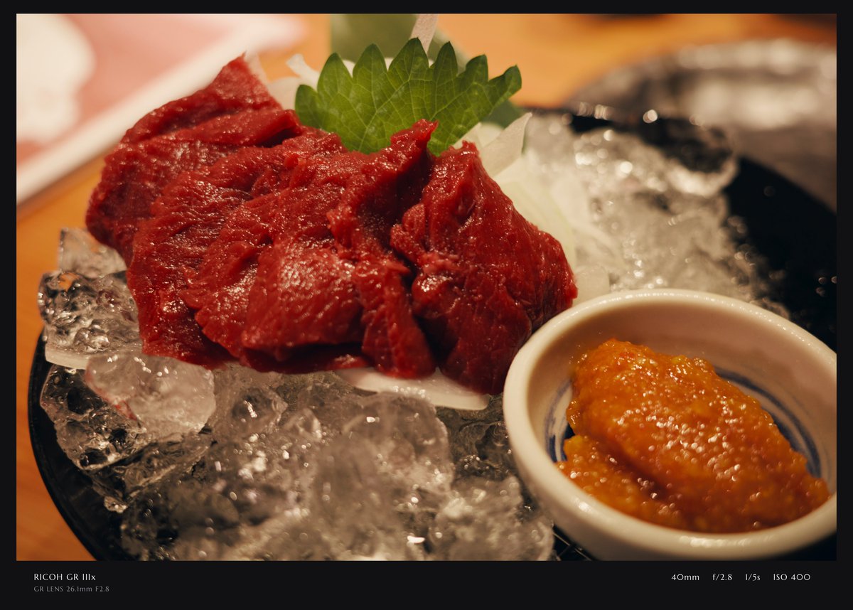 RXIXGXN's tweet photo. カウンターの明かりと、タレの艶。
暗い店先でも、気負わずスッと手元を残せるのがやっぱりいい。

良い夜でした

📷 RICOH GR IIIx

#RICOHGR #GRIIIx #酒場スナップ #日常 https://t.co/LInovdN6gb
