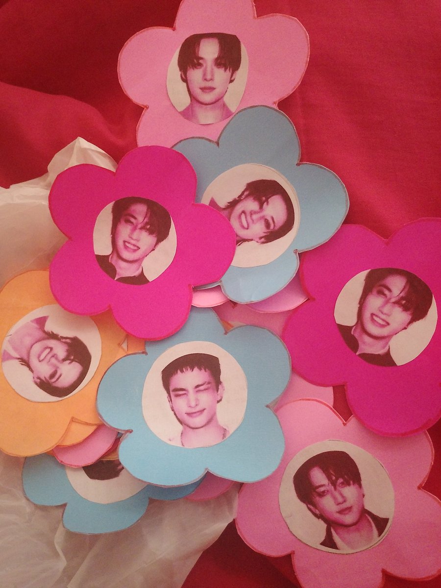 ahyuninnnn's tweet photo. le conte a mi mamá q quería hacer freebies pero no teniamos plata 😭 me desperté y miren lo q se puso a hacer VOY A LLORAR ES LA MAS TIERNA DE TODAS  😔😔 MAS LES VALE ME ACEPTEN PQ LO ESTÁ HACIENDO COM MICHO AMOR https://t.co/DCUviKzjM7