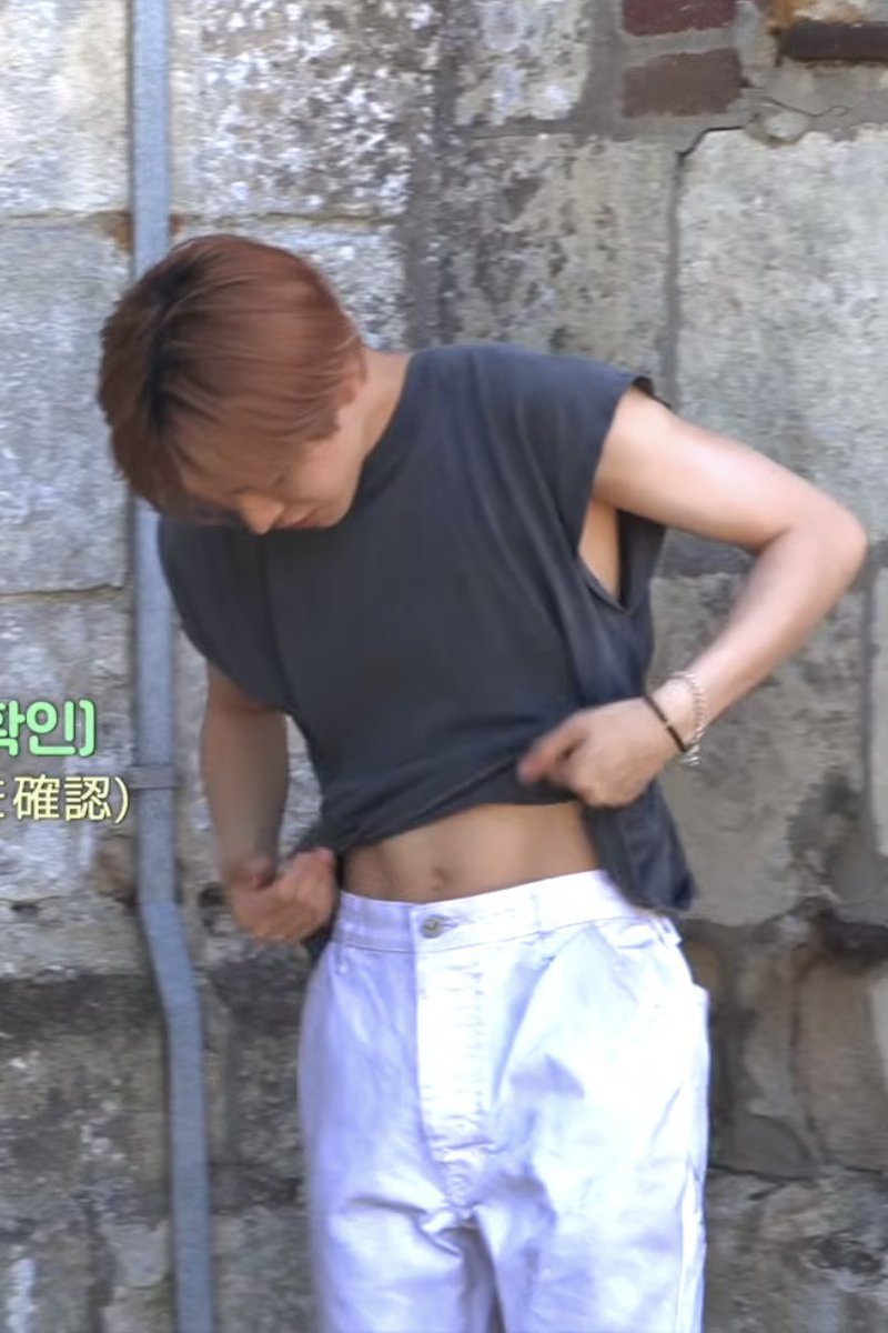 homemadecyanid's tweet photo. 야드랑이 복근 팔뚝 민소매입고 보여줄수있는곳 다 보여줬고 유우찌 마른거에 비해 양감있고 두툼한거 엄청꼴림 https://t.co/BBFrzRgg4o