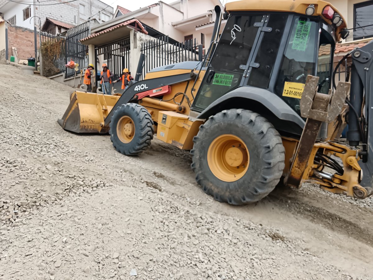 OOPPCuenca's tweet photo. 🚧 En la Pasacalle la ingeniería también deja huella

🪜 Las escalinatas ya están listas y son parte de un gran trabajo técnico que transforman este sector de la parroquia Bellavista.

✅ La próxima semana iniciamos la fundición de 131m. https://t.co/DFa0uj2xdX