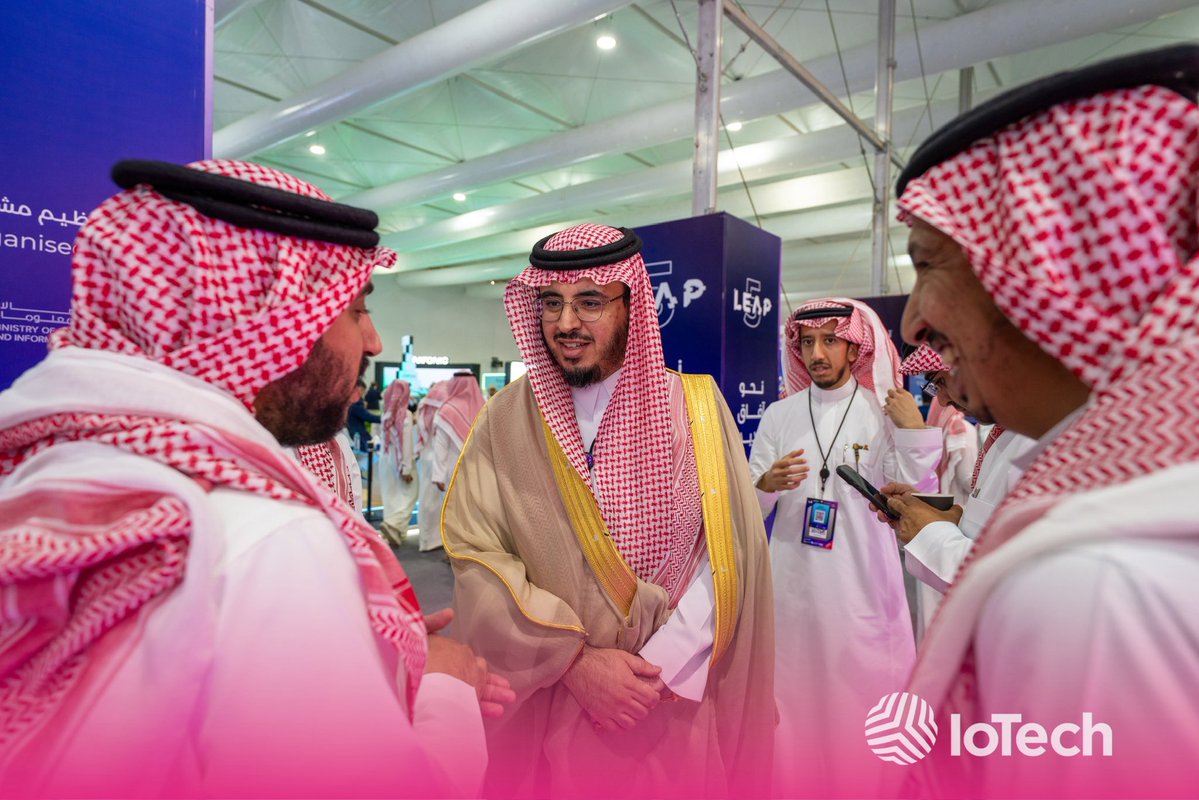 IoTechsa's tweet photo. سعدنا باستقبال سعادة الأستاذ رائد الفايز، نائب محافظ هيئة الاتصالات والفضاء والتقنية لقطاع التقنية، في جناح IoTech خلال معرض #LEAP2026.
استعرضنا خلال الزيارة قدراتنا في مجال إنترنت الأشياء، ودورها في بناء منظومة رقمية أكثر كفاءة واستدامة.
#IoTech #CST #IoT https://t.co/3d1BsQTnKv