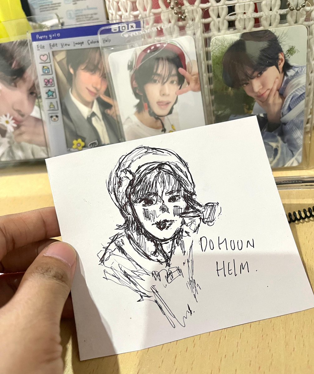 Geraldixie's tweet photo. Randomly temen gua naruh KARYA SELUCU SEIMUP ini di meja gua tanpa ngomong sepatah katapun setelah dia bengong liatin pc ddoi yg terpajang cantik di meja gua.. SUPRISE BGT JUJUR 😭😭 https://t.co/KdahihYpa5