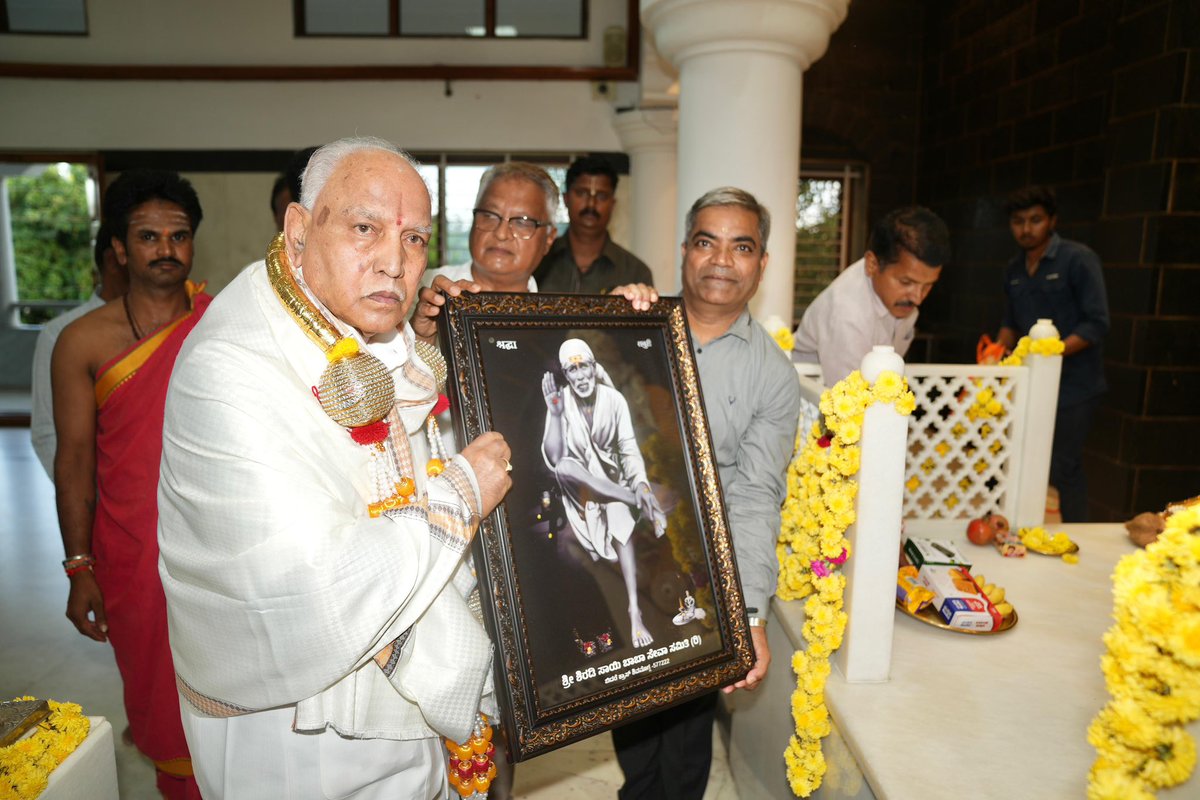 BSYBJP's tweet photo. ಶ್ರೀಕೃಷ್ಣ ಜನ್ಮಾಷ್ಟಮಿಯ ಪವಿತ್ರ ಸಂದರ್ಭದಲ್ಲಿ ಇಂದು ಶಿವಮೊಗ್ಗ ನಗರದ ಶ್ರೀ ಕೃಷ್ಣ ��ೇವಸ್ಥಾನಕ್ಕೆ ಭೇಟಿ ನೀಡಿ, ಬಾಲ ಗೋಪಾಲನ ದರ್ಶನ ಪಡೆದು, ನಾಡಿನ ಒಳಿತಿಗಾಗಿ ವಿಶೇಷ ಪೂಜೆ-ಪ್ರಾರ್ಥನೆಗಳನ್ನು ಸಲ್ಲಿಸಲಾಯಿತು. ಬಳಿಕ, ಶ್ರೀ ಸಾಯಿಬಾಬಾ ಮಂದಿರಕ್ಕೆ ಭೇಟಿ ನೀಡಿ, ಪೂಜ್ಯ  ಸಾಯಿ ಭಗವಾನರ ದರ್ಶನ ಪಡೆದು ಪೂಜೆ ನೆರವೇರಿಸಲಾಯಿತು. ಶ್ರೀಕೃಷ್ಣನ ಶ್ರೀರಕ್ಷೆ ಮತ್ತು ಬಾಬಾರ ಕಾರುಣ್ಯ ಭಕ್ತಜನತೆಯ ಮೇಲೆ ಸದಾ ಇರಲಿ.