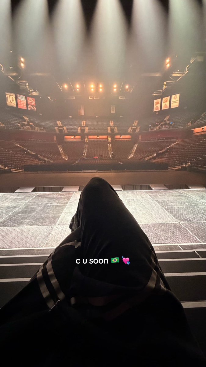 portallovato's tweet photo. Os dançarinos de Demi Lovato estavam ensaiando para os shows da It’s Not That Deep Tour no Brasil que começam em 8 dias. Ansiosos? 🇧🇷 https://t.co/qnuo7nYUSx