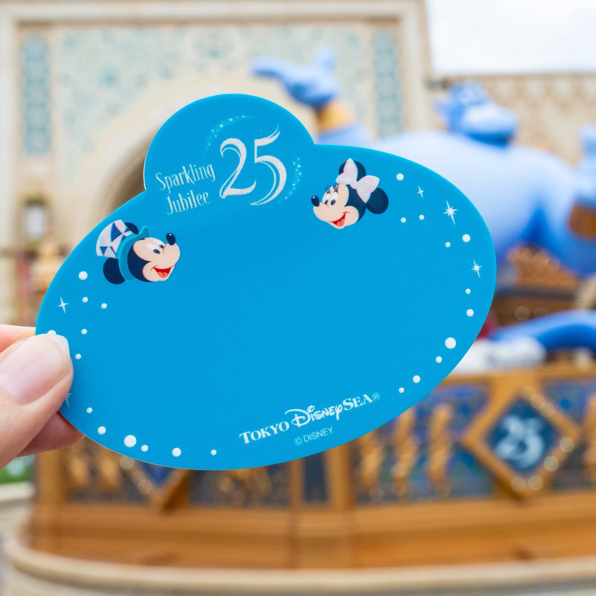trrhksh's tweet photo. 東京ディズニーシー25周年 “スパークリング・ジュビリー”「ファンダフル・ディズニー」メンバー限定グッズ ミニタオル アグラバーマーケットプレイス 25周年ver 代行

求 ヴィランズTシャツ、名前入りバッジ
讓 定価➕代行費

大変難しいとは思いますが、代行可能な方お声がけください。 https://t.co/kowjAigQpF