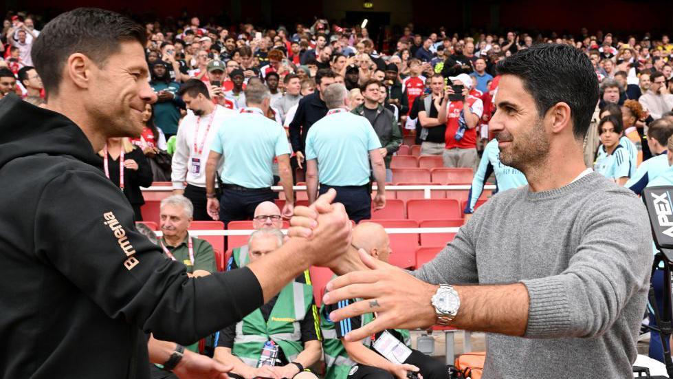 DailyAFC's tweet photo. 🗣️ Mikel Arteta on Xabi Alonso joining Chelsea as manager:

"I spoke to him before that. But yes, really happy for him, as I said. It's incredible because obviously we have the history that we have together, the same with Andoni [Iraola]."

"And to be facing each other in such a level and with the responsibility we have managing some of the top clubs in the country is a really beautiful thing to experience." ❤️‍🔥🇪🇸