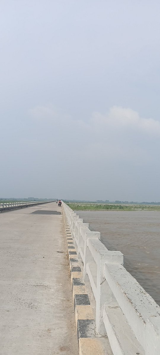 dhillonirl's tweet photo. I asked AI to “make the sky look like an Aussie sky and give bridge pillars a modern look” and this is how it looks now.

Indian skies are ugly asf like there's barely any place that looks beautiful under the Indian sky + the outdated infrastructure just adds more dullness to it. https://t.co/D0zZ48TrAl