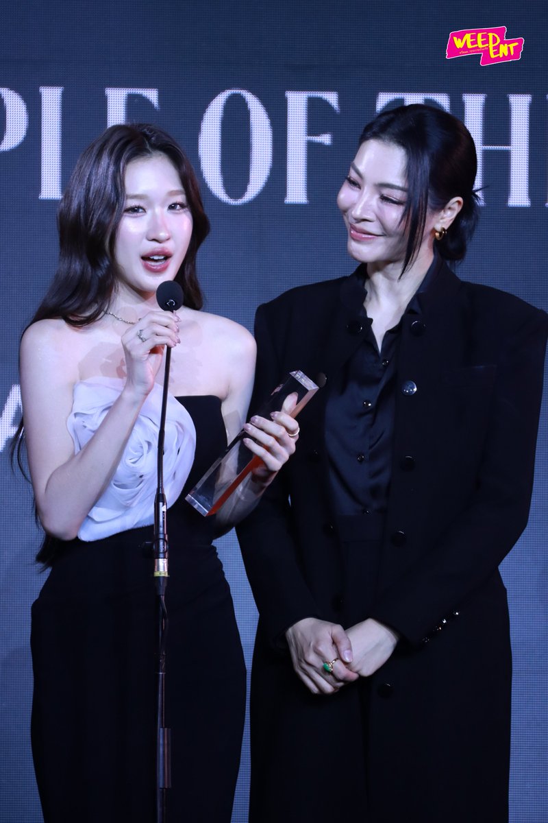 WEED_ENT's tweet photo. ขอแสดงความยินดีกับ " ฝ้าย -อะตอม " ได้รับรางวัล HOTTEST COUPLE OF THE YEAR ในงานประกาศรางวัล " Praew Awards 2026" ✨

FAYEATOM PRAEW AWARDS PARAGON
#SiamParagonxPraewxFayeAtom 
#FayeAtom #FayePeraya #AtomPariya 
#PraewAwards2026 https://t.co/LpwLcaCvGe