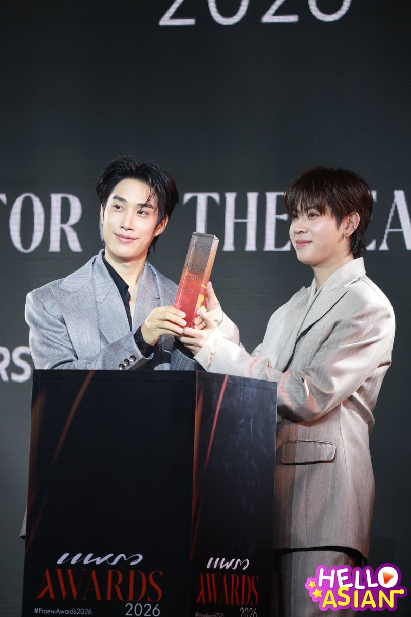 Hello_asian's tweet photo. คนเก่งพารางวัลมาให้ติดฝนอีกแล้วว วันนี้พี่เติ้ลไม่เหงาแล้วว

TFO PRAEW AWARDS PARAGON
#SiamParagonxPraewxTleFirstone 
#เติ้ลเฟิร์สวัน #TleFirstone  
#TLE_mtm #Firstone
#PraewAwards2026 https://t.co/k74fRAbcVr