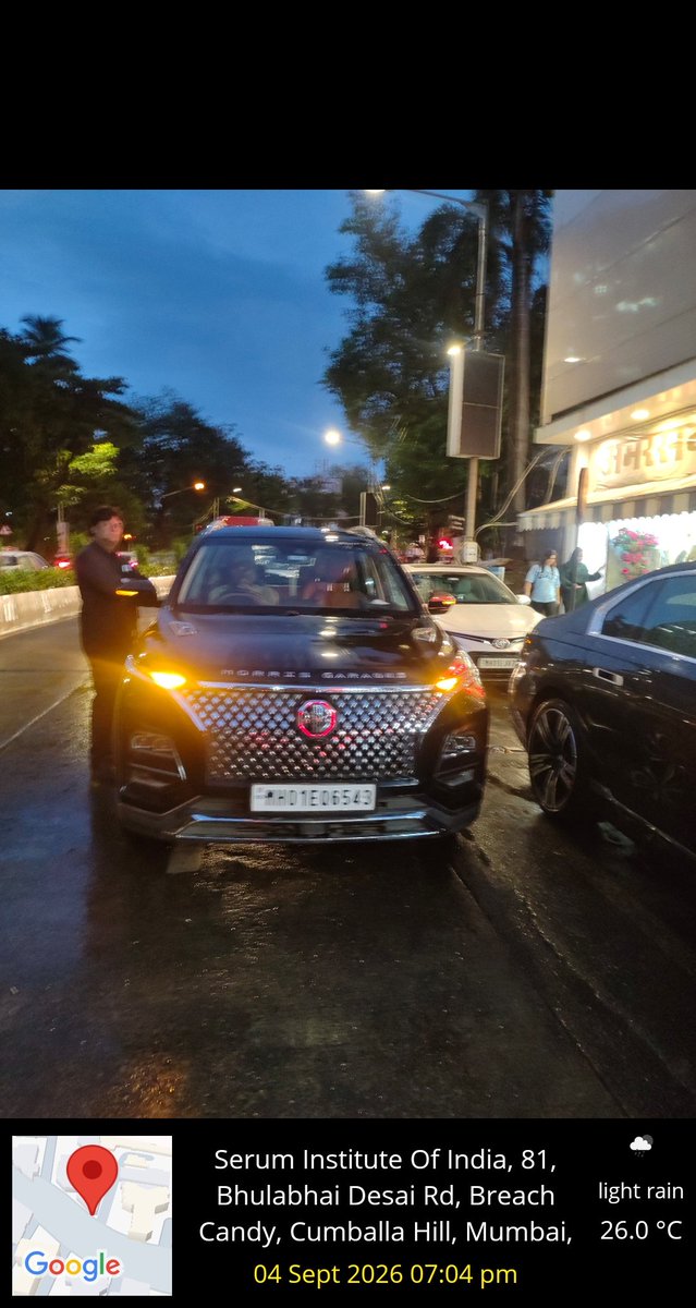 JonathanDsylva's tweet photo. @GamdeviPS @MumbaiPolice @MTPHereToHelp Double parking at Benzer, Bhulabai Desai Road and refused to move although traffic was getting hampered. https://t.co/PU6oenj58o