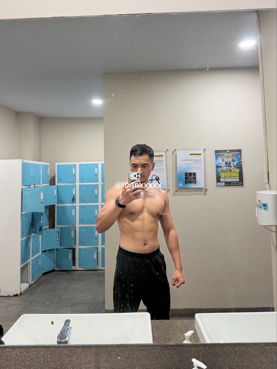 icanxxxxx's tweet photo. Back to gym biru sppg https://t.co/iVOROOdnRb