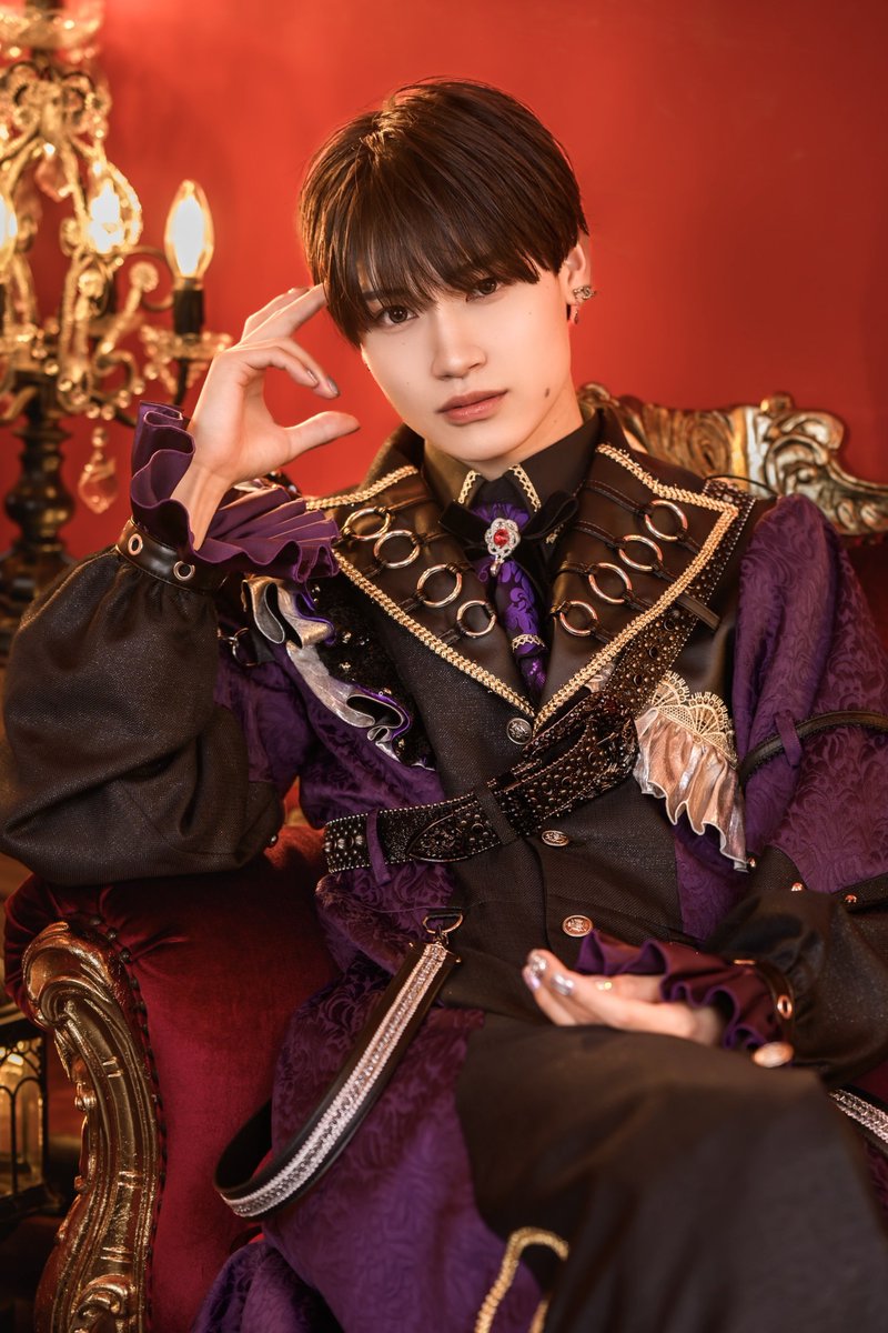 sucrebox_staff's tweet photo. 【新ビジュアル公開④】

──── ༺❦༻ ────

朱煌 響 （ Suou Hibiki ）
@sucrebox_hibiki
ストロベリーレッド
2002.5.1
ISFP（冒険家）

──── ༺❦༻ ────

RP + ♡ = 300
達成でNEXT MEMBER公開！ https://t.co/xwfFegTsIg