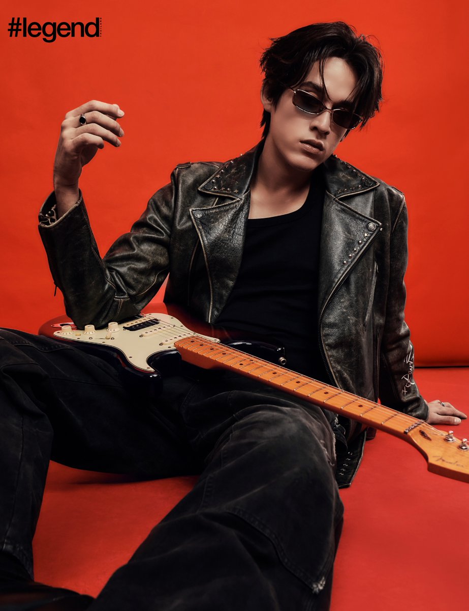 GAWINCASKEY_FC's tweet photo. { 04.09.26 }
📸 IG post : hashtag_legendth

#legend_THDigitalCover  กวิน แคสกี้ @gawincaskeyy ศิลปินคนล่าสุดจาก RISER MUSIC @ risermusicth มาถ่ายทอดตัวตนและความเป็นศิลปินของเขาบนปกดิจิทัลของ Hashtag Legend Thailand  ด้วยลุคที่หยิบเสน่ห์ของนักร้องยุค 90 มาตีความใหม่ ตั้งแต่ซิลูเอต กลิ่นอายร็อก ไปจนถึงท่าทีที่สะท้อนความเป็นศิลปินในแบบของเขา

ติดตามภาพแฟชั่นและบทสัมภาษณ์ได้ในนิตยสารฉบับเดือนกันยายนนี้

🔗 https://t.co/LqycXZ4fvQ

#legend
#legend_THxGawinCaskey
#GawinCaskey