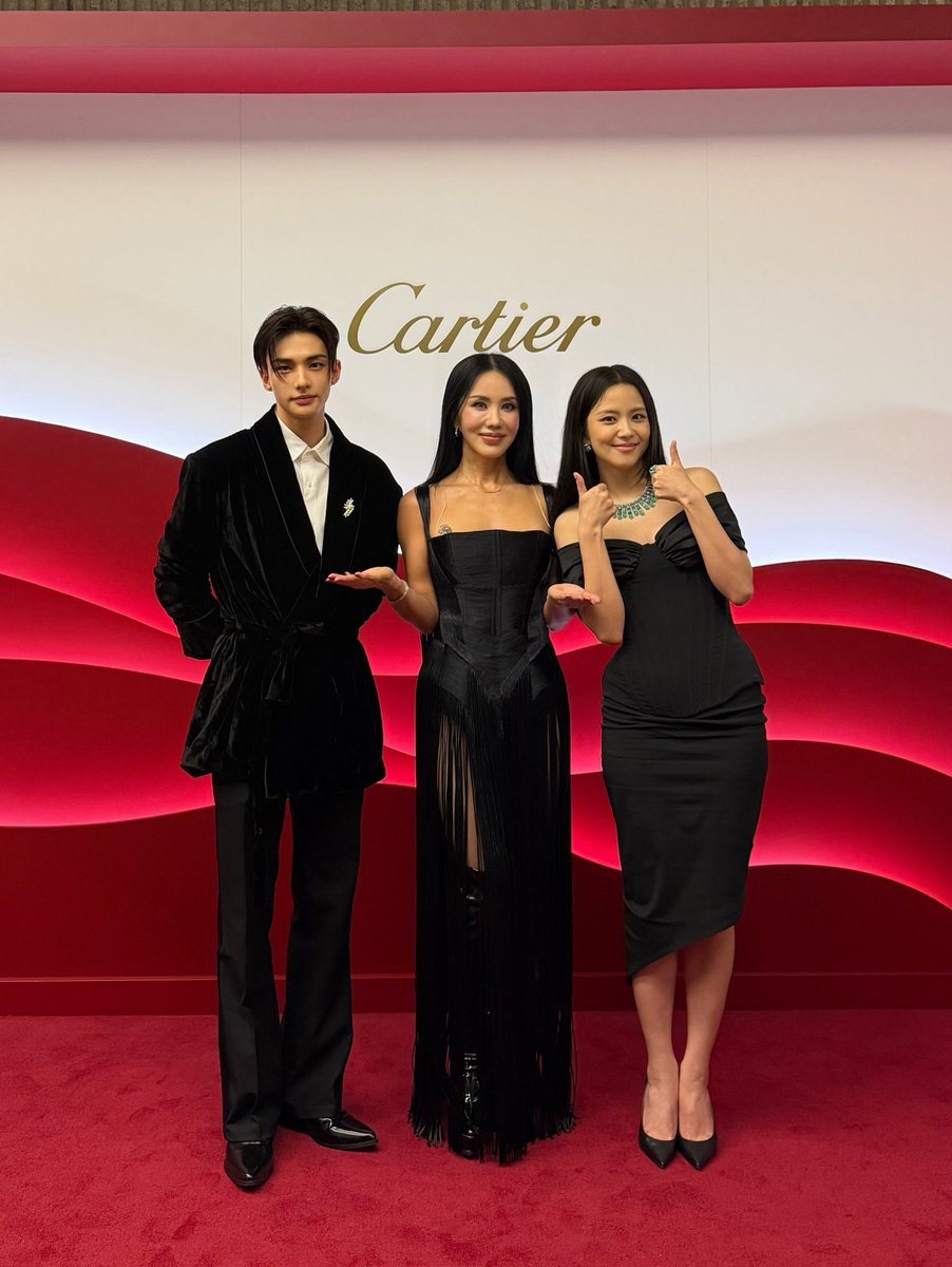 HHJCentral's tweet photo. Uhm Junghwa’s Instagram update with Hyunjin and Jisoo 🤍

“And it was a night when the love that Jisoo and Hyunjin shared throughout the entire performance truly clicked with us!” https://t.co/MwZkzk9DNL