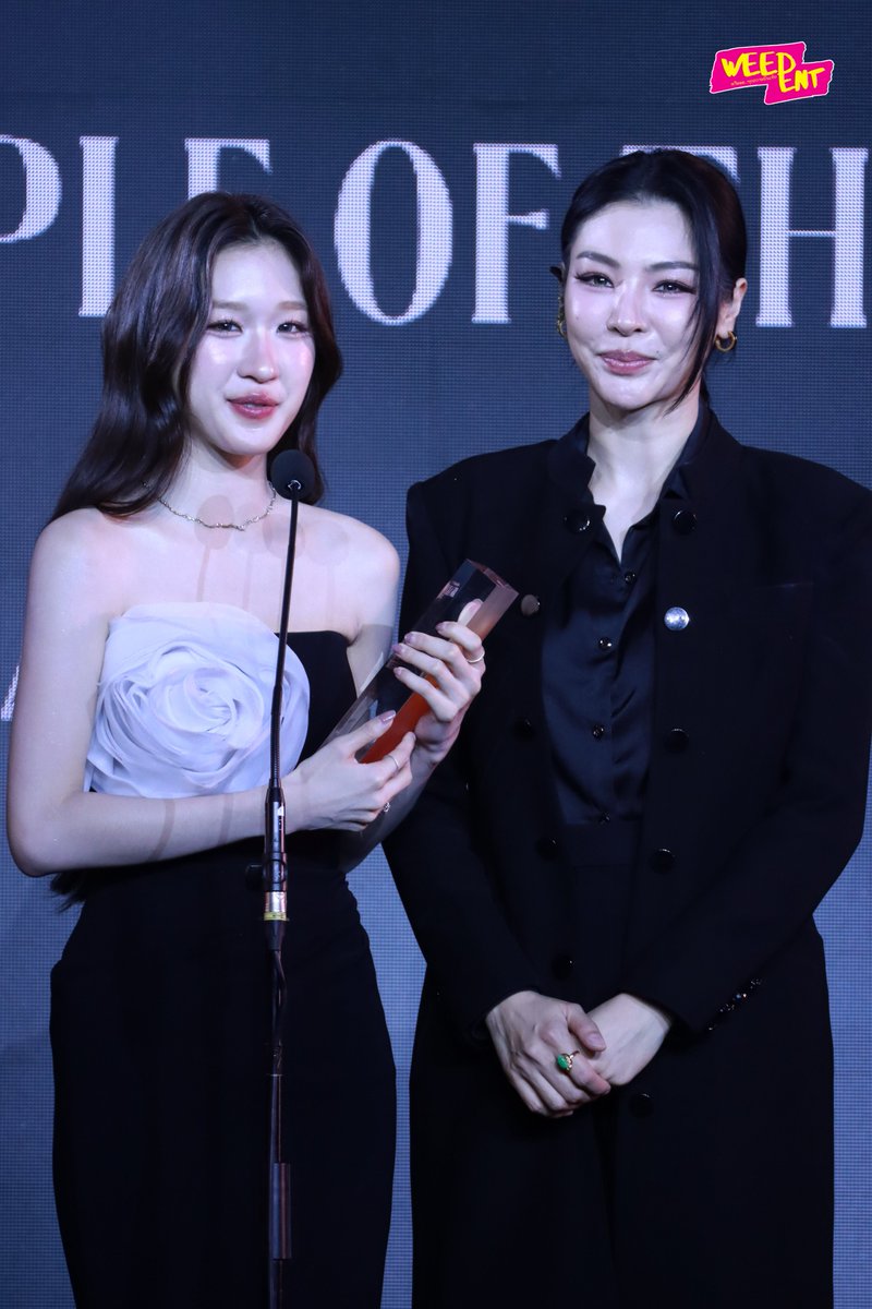 WEED_ENT's tweet photo. ขอแสดงความยินดีกับ " ฝ้าย -อะตอม " ได้รับรางวัล HOTTEST COUPLE OF THE YEAR ในงานประกาศรางวัล " Praew Awards 2026" ✨

FAYEATOM PRAEW AWARDS PARAGON
#SiamParagonxPraewxFayeAtom 
#FayeAtom #FayePeraya #AtomPariya 
#PraewAwards2026 https://t.co/LpwLcaCvGe