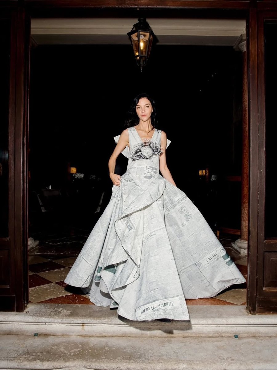luresmagazine's tweet photo. Mariacarla Boscono (@MariacarlaBoscono) has done it again at the #VeniceFilmFestival, stepping out in Look 71 from Chanel’s (@chanelofficial) Cruise 2026/27 collection to bring one of fashion's most iconic motifs back into the spotlight. Breathtaking! 
#Lures #MariacarlaBoscono https://t.co/vHeT2acDEv