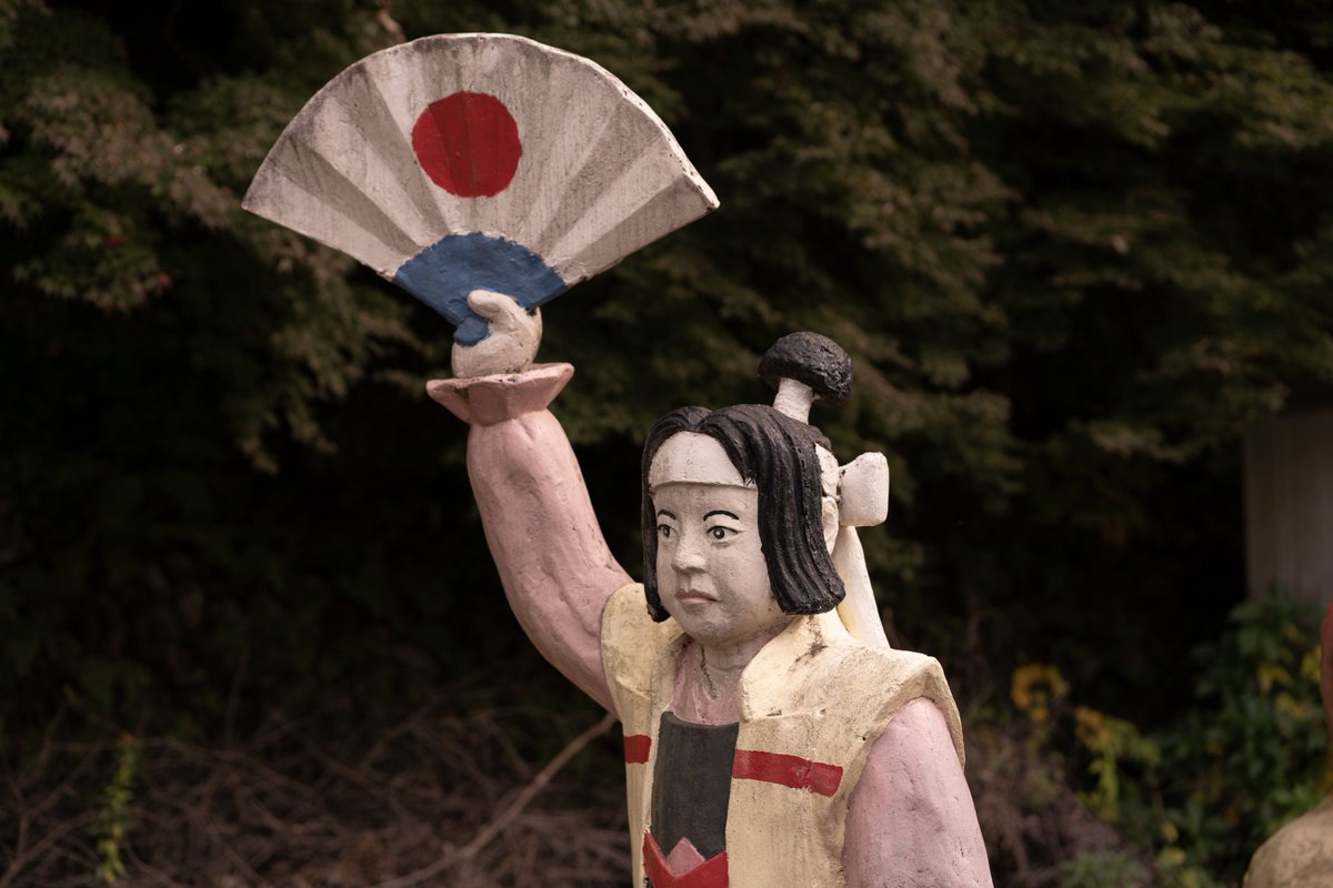 ulspilcatra's tweet photo. 愛知には桃太郎が愛知発祥説あって桃太郎神社ってのあるよ。色々有るんだから岡山から桃太郎とったんなって思うよな🍑像の作家は浅野祥雲さんって言って上手いんだか下手なんだかかわいいコンクリート像作家なの。役にたたん知識だろ？こんなん知ってても友達増えんから覚えとけな。 https://t.co/iPUhwBJ3CB