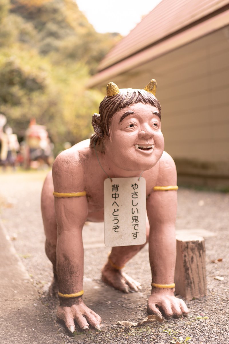 ulspilcatra's tweet photo. 愛知には桃太郎が愛知発祥説あって桃太郎神社ってのあるよ。色々有るんだから岡山から桃太郎とったんなって思うよな🍑像の作家は浅野祥雲さんって言って上手いんだか下手なんだかかわいいコンクリート像作家なの。役にたたん知識だろ？こんなん知ってても友達増えんから覚えとけな。 https://t.co/iPUhwBJ3CB