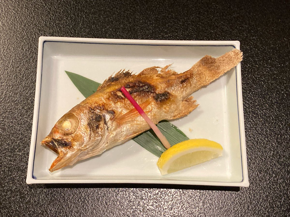 Cruyjff_'s tweet photo. 出雲の宿の飯、うまかった。
島根牛、刺身（ブリ、ばとう（馬頭鯛）、平貝）、のどぐろの塩焼き！！　とてもうんまい！！！　出雲は三回目、大好き！　プラスティック・ラブ、不思議なピーチパイ♪ #ゆーりら https://t.co/xqjBTCuo1v
